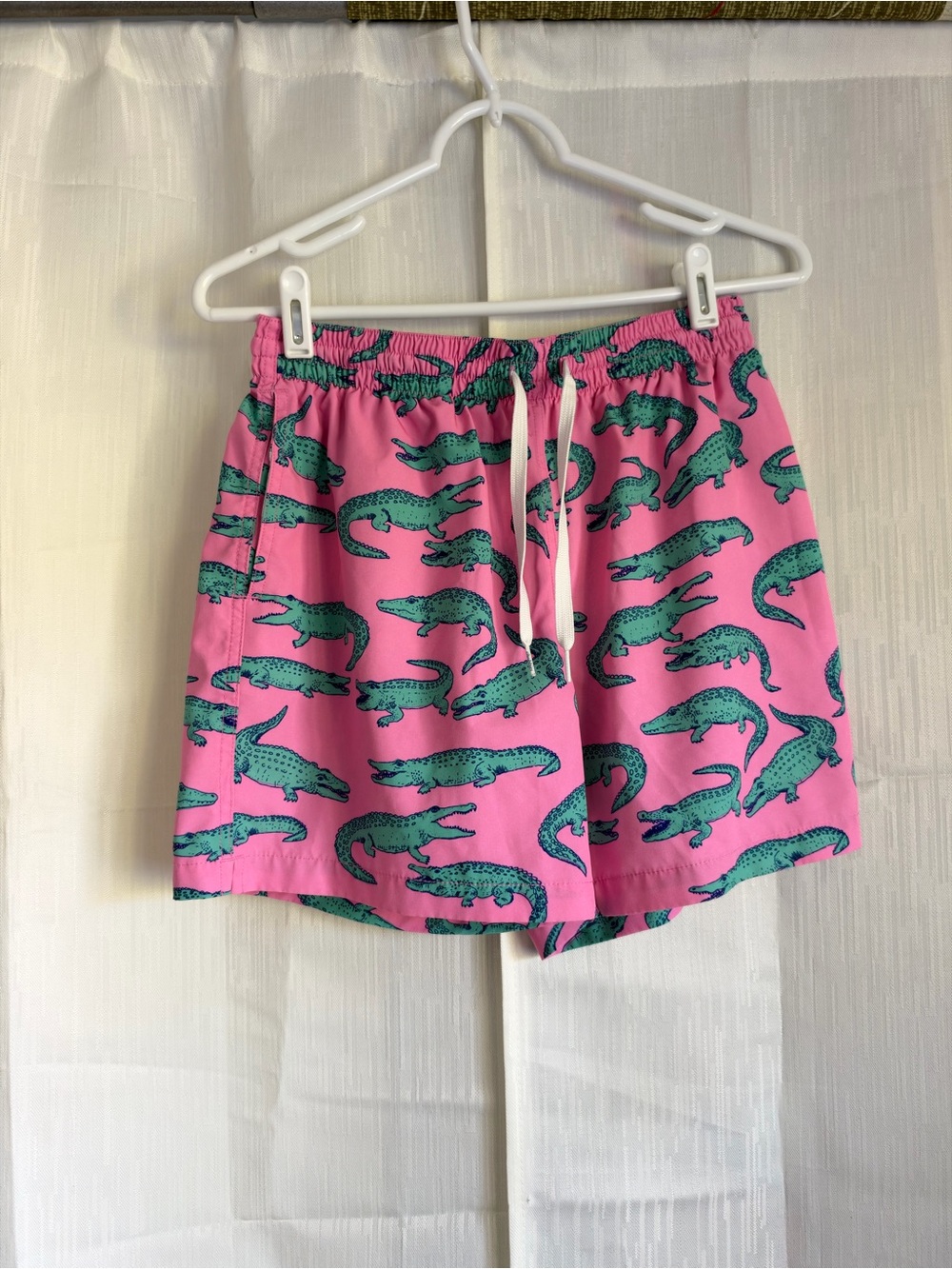 Chubbies Men's Pink Swim Shorts with Green Alligator Print